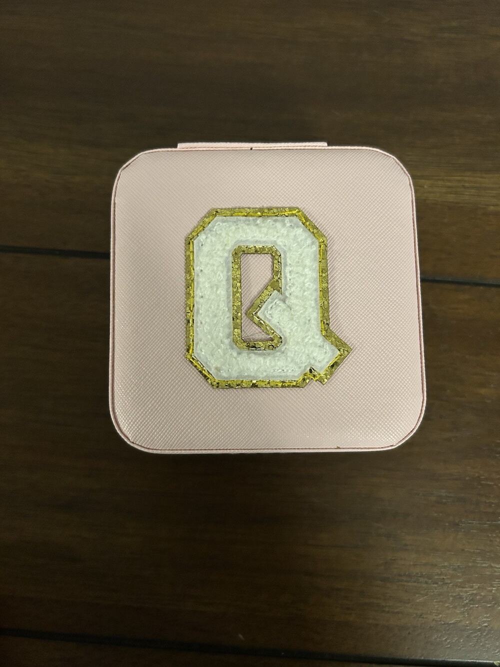 BLUTETE Pink Q Initial Travel Jewelry Box Organizer Mirror Ring Case Portable